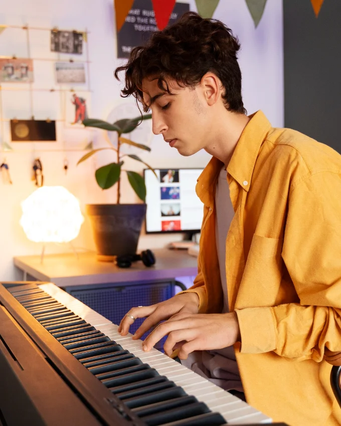 Estudiante de música CORPEDUCAR 1